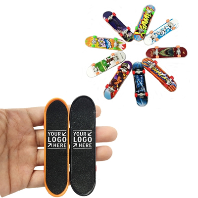 Fashionable Skateboard Keychain